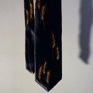 Elegant Black Tie with Wheat Pattern